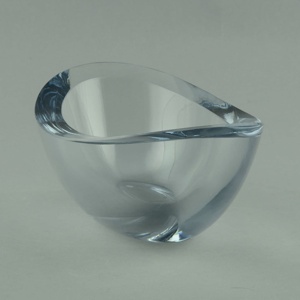 Asta Stromberg for Strombergshyttan clear glass bowl N6813 - Freeforms