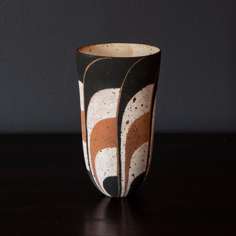 Beate Andersen, vase with black, white and brown patterned matte glaze G9373 - Freeforms