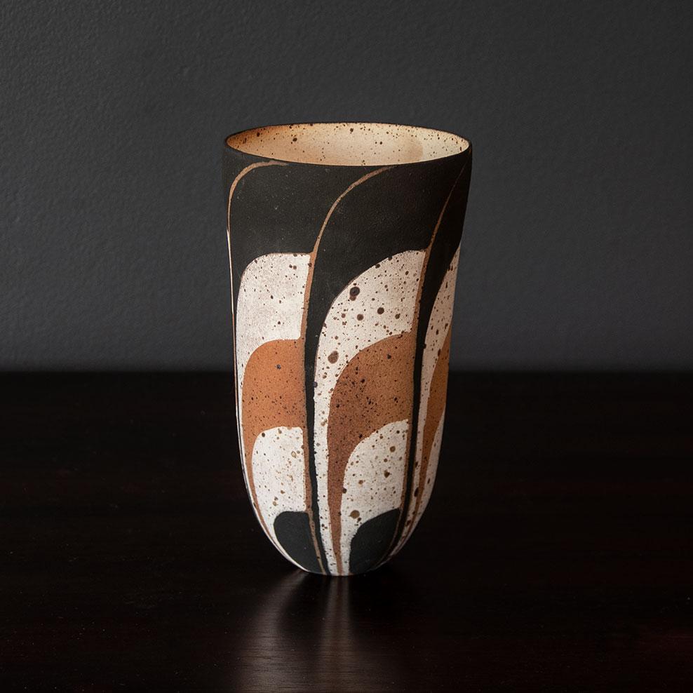 Beate Andersen, vase with black, white and brown patterned matte glaze G9373 - Freeforms