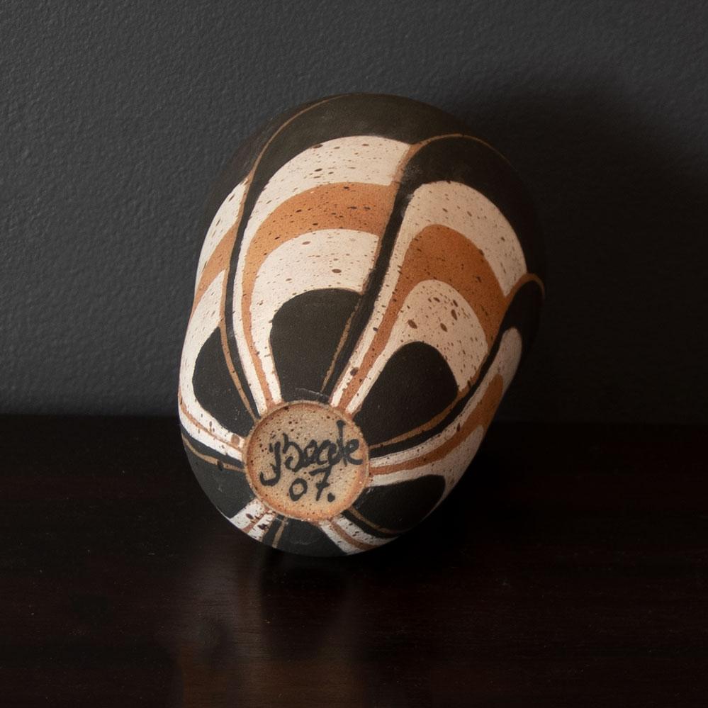 Beate Andersen, vase with black, white and brown patterned matte glaze G9373 - Freeforms