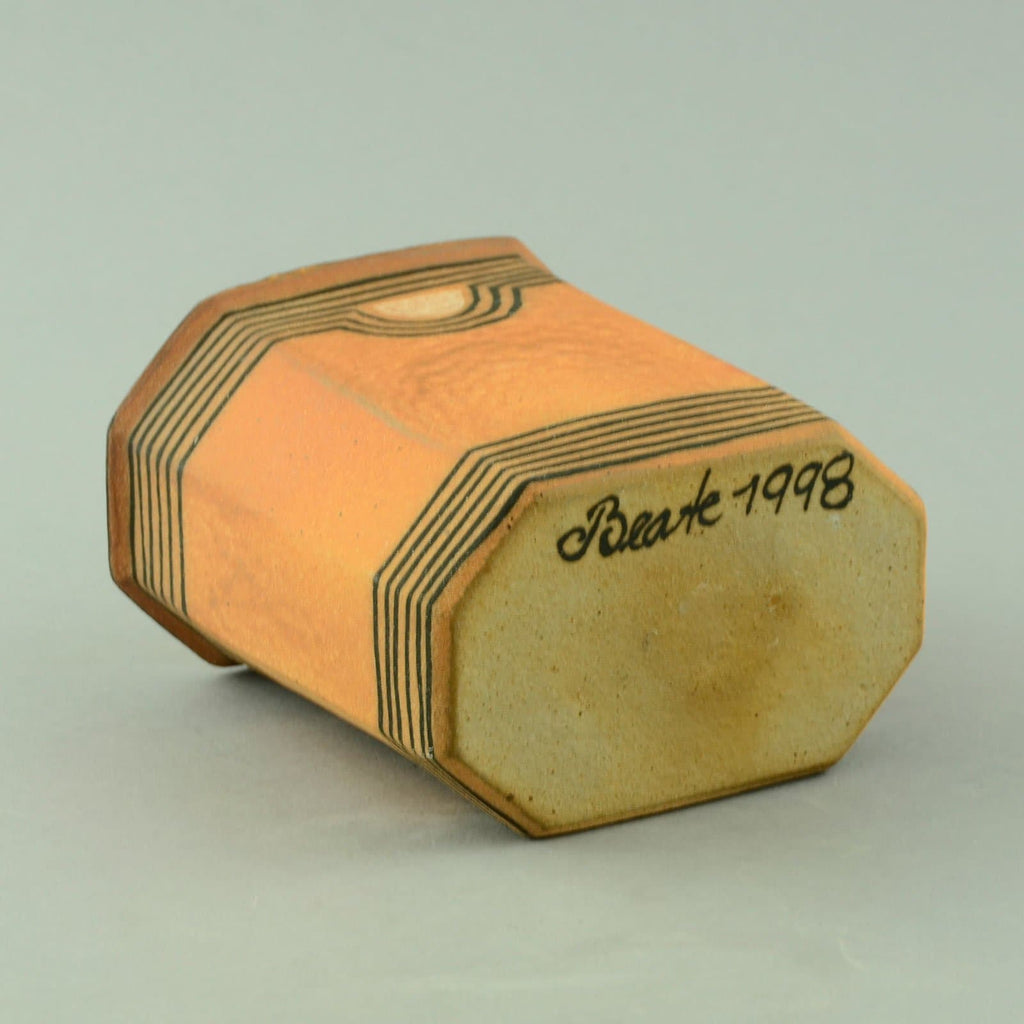 Beate Andersen, vase with peach matte glaze D6159 - Freeforms