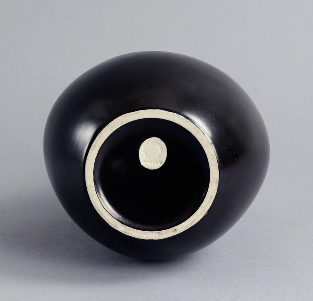 Black "Pungo" vase by Stig Lindberg B3457 - Freeforms