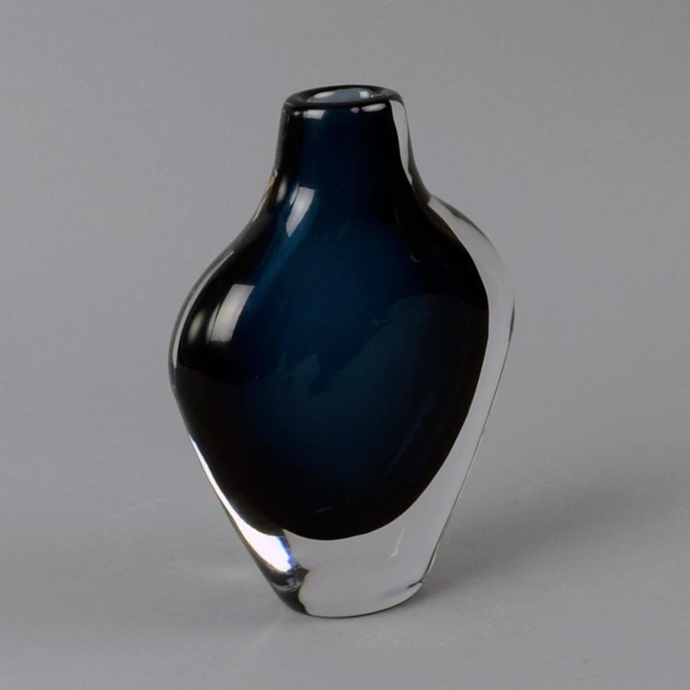 Blue glass "Sommerso" vase by Nils Landberg for Orrefors A1360 - Freeforms