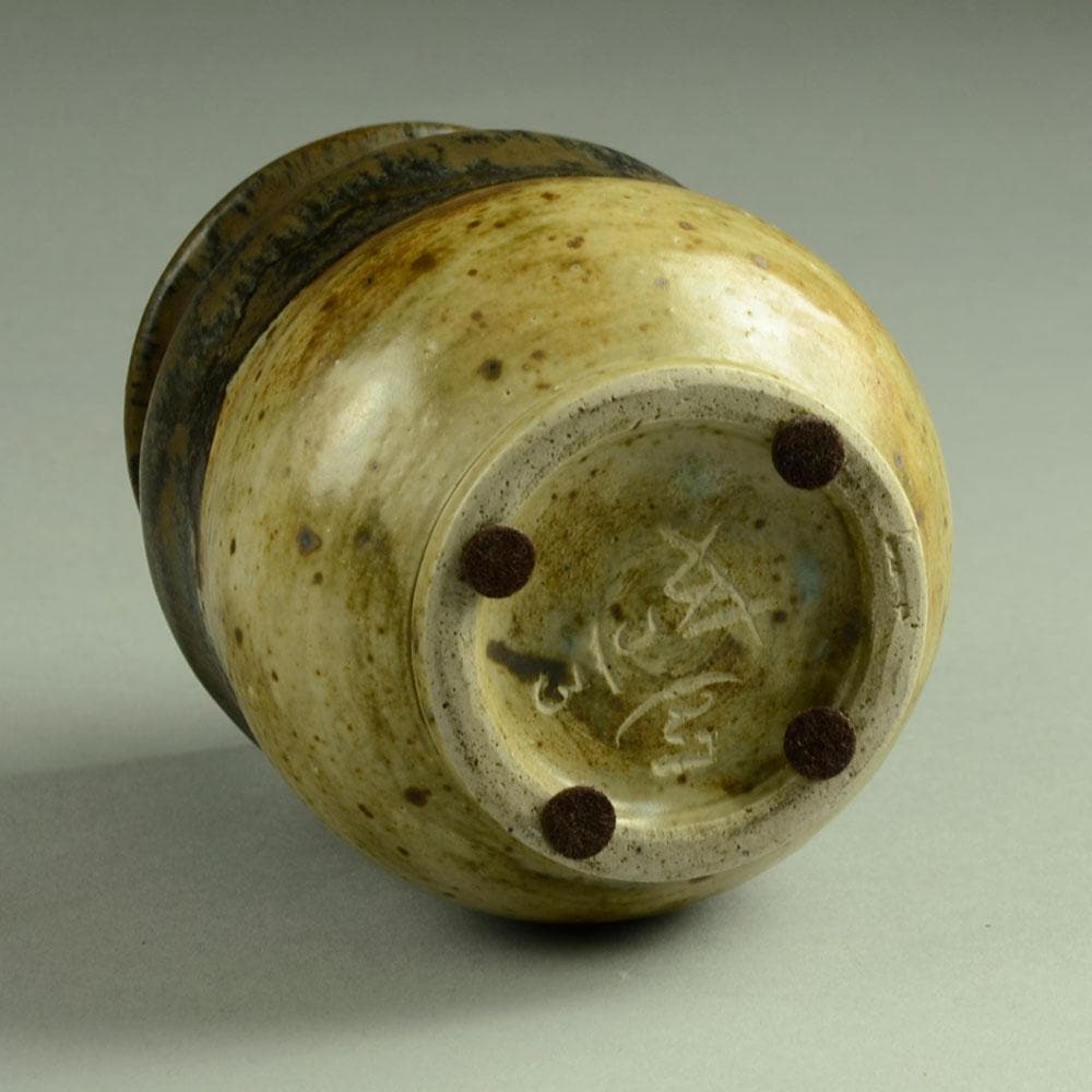 Bode Willumsen own studio, Stoneware vase N8028 - Freeforms