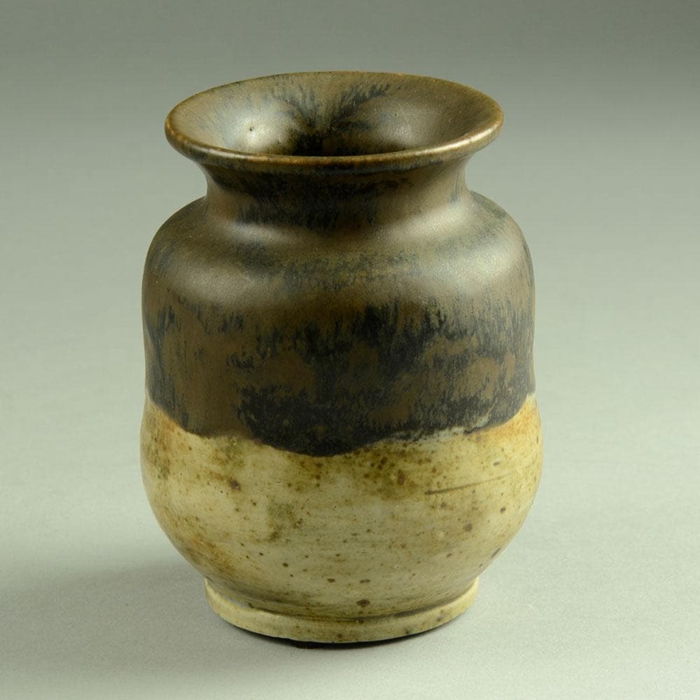 Bode Willumsen own studio, Stoneware vase N8028 - Freeforms