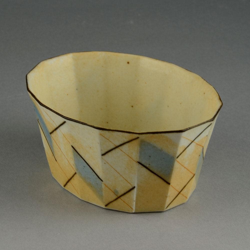 Bodil Manz, own studio, porcelain bowl D6157 - Freeforms