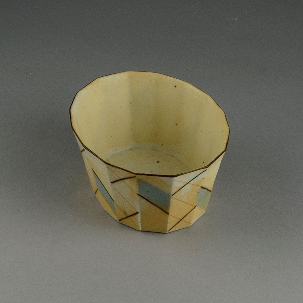 Bodil Manz, own studio, porcelain bowl D6157 - Freeforms