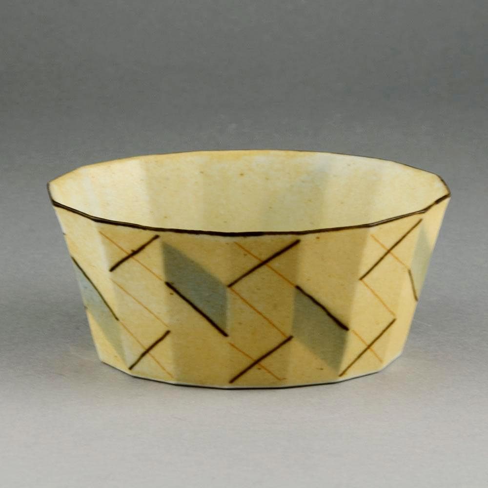 Bodil Manz, own studio, porcelain bowl D6157 - Freeforms