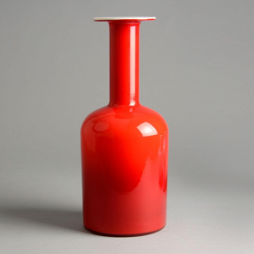 Bottle vase in red glass by Otto Brauer D6286 - Freeforms