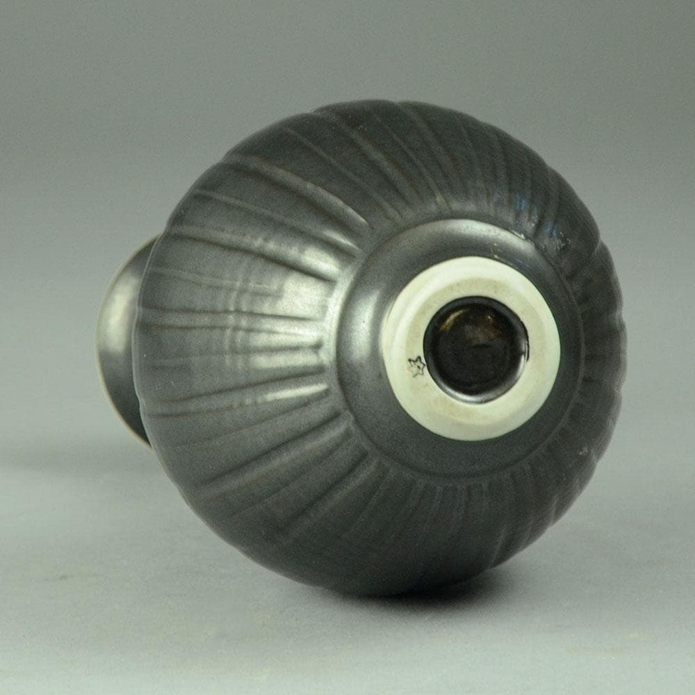 Bridget Drakeford, UK, porcelain vase with black glaze B3963 - Freeforms