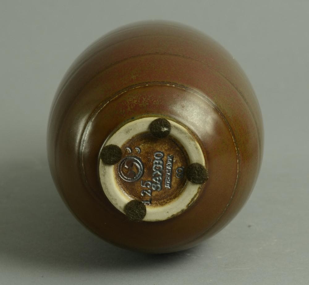 Brown vase with impressed line decoration by Saxbo N5649 - Freeforms