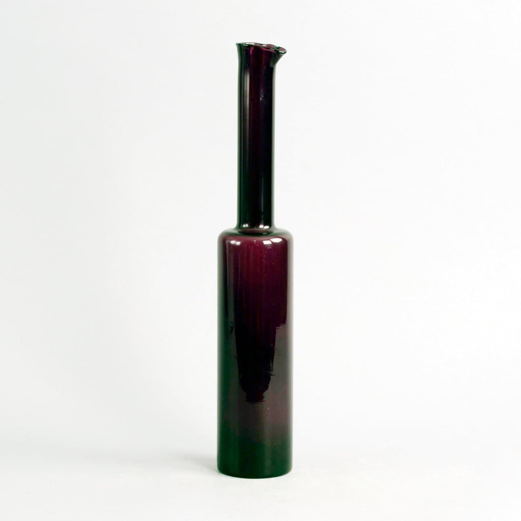 Decanter in dark plum colored glass by Nanny Still C5225 - Freeforms
