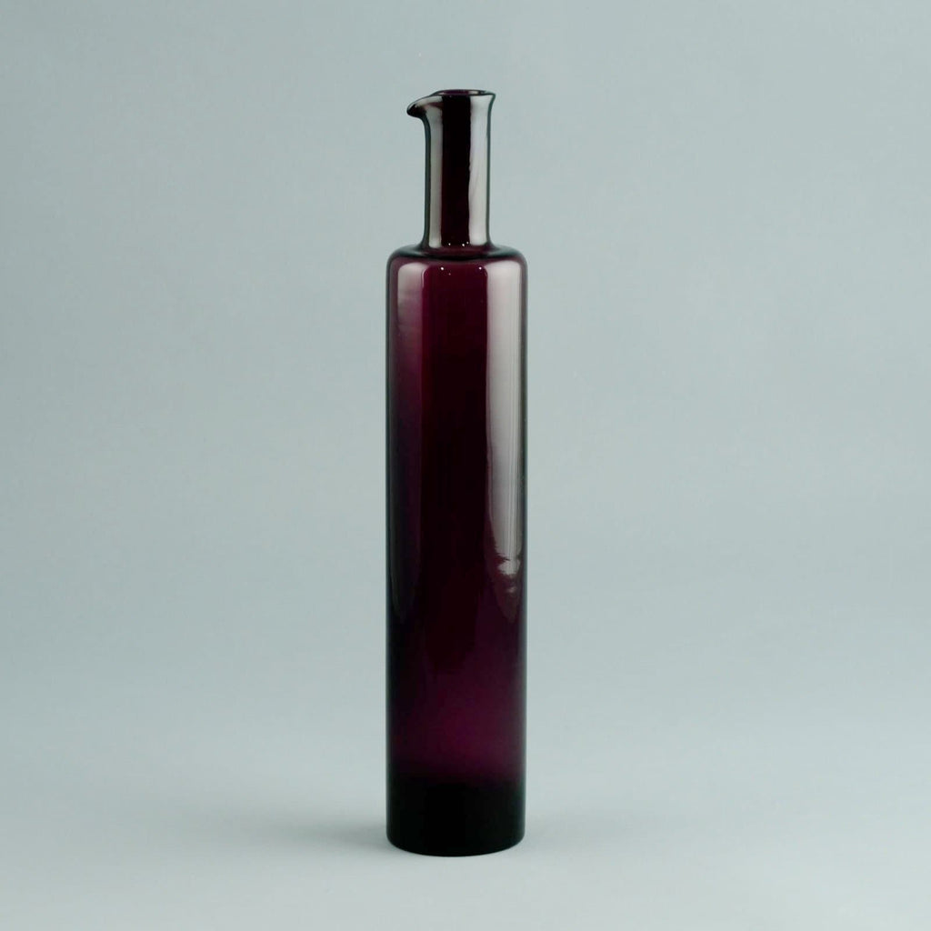 Decanter in dark plum colored glass by Nanny Still C5474 - Freeforms