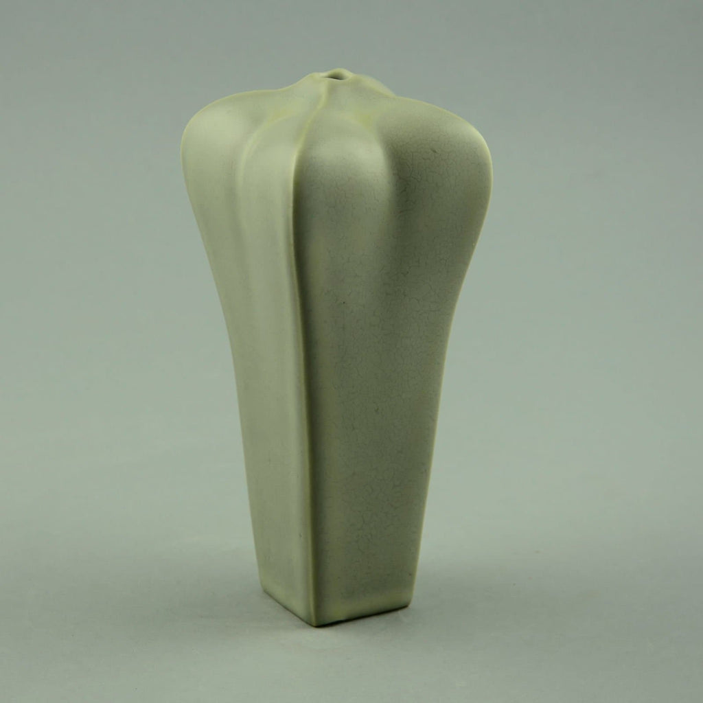 Elly Kuch, Sculptural vessel with pale gray glaze D6138 - Freeforms