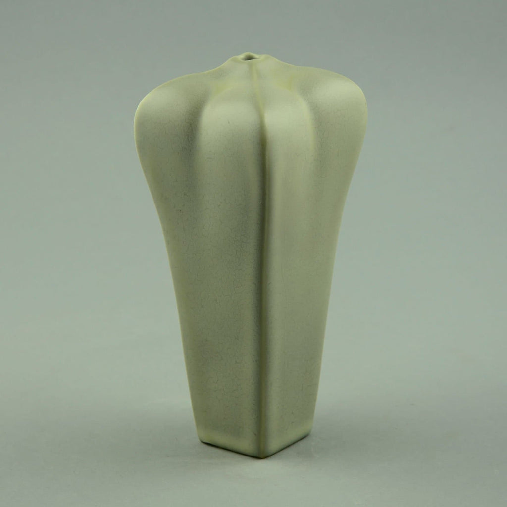 Elly Kuch, Sculptural vessel with pale gray glaze D6138 - Freeforms