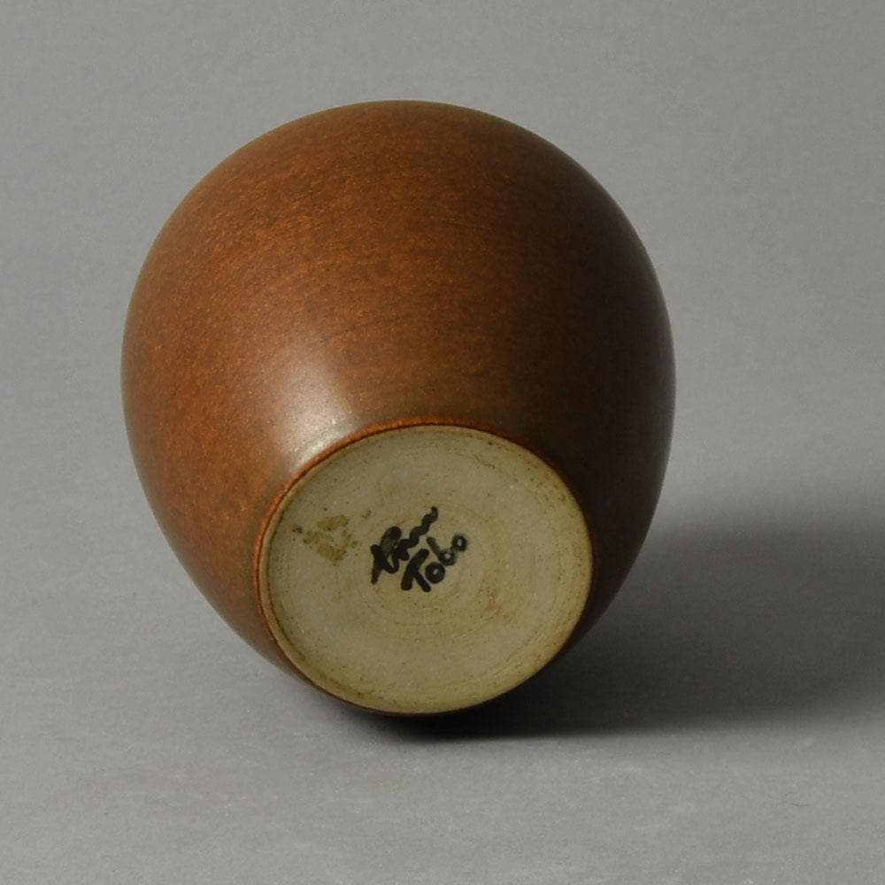 Erich and Ingrid Triller for Tobo, unique stoneware vase with matte brown glaze G9040 - Freeforms