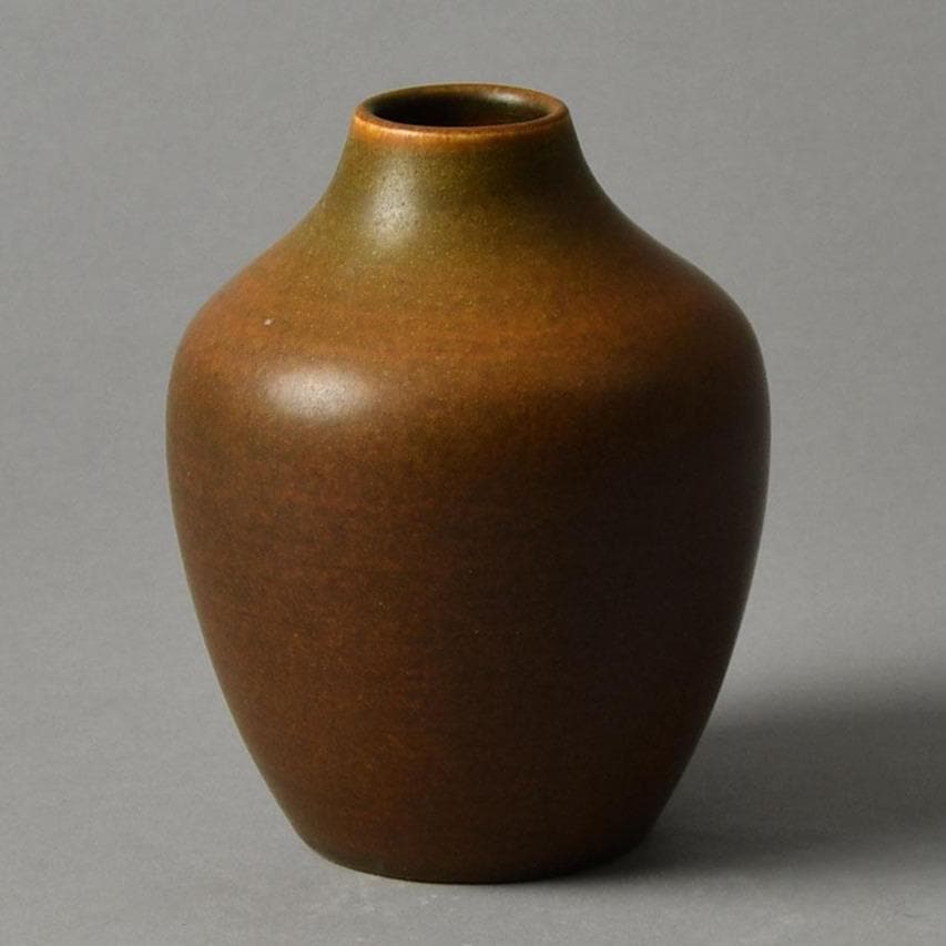 Erich and Ingrid Triller for Tobo, unique stoneware vase with matte brown glaze G9040 - Freeforms