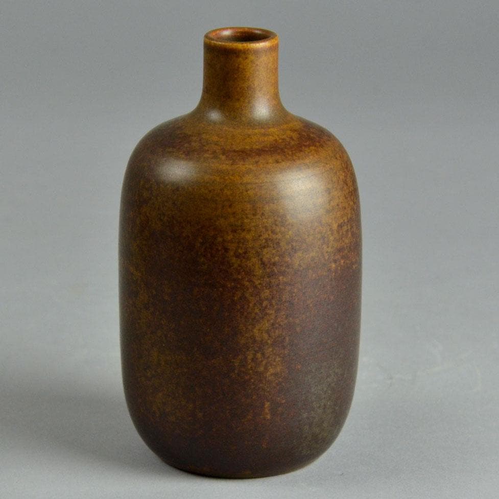 Erich and Ingrid Triller for Tobo vase with brown glaze E7109 - Freeforms