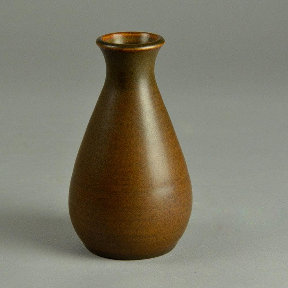 Erich and Ingrid Triller for Tobo vase with brown glaze E7110 - Freeforms