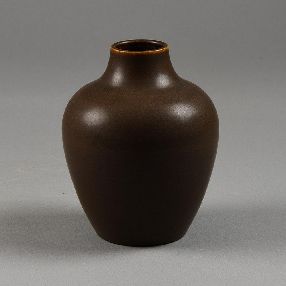 Erich and Ingrid Triller for Tobo vase with brown glaze E7199 - Freeforms