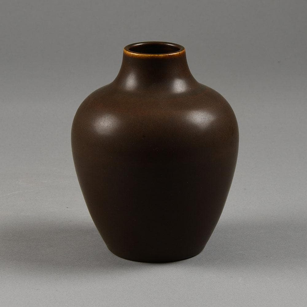 Erich and Ingrid Triller for Tobo vase with brown glaze E7199 - Freeforms