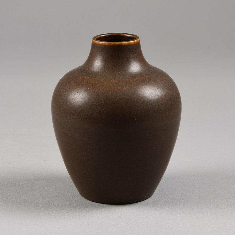 Erich and Ingrid Triller for Tobo vase with brown glaze E7199 - Freeforms