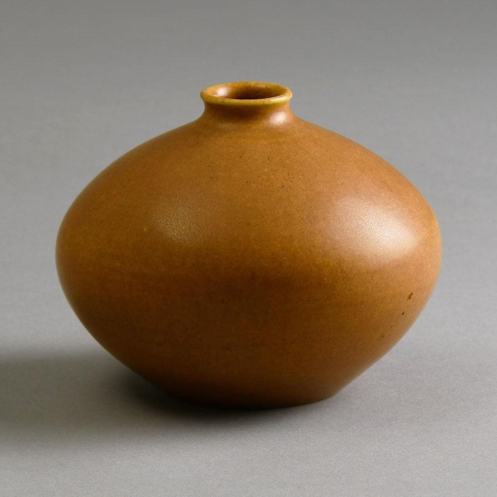 Erich and Ingrid Triller for Tobo vase with pale brown glaze E7111 - Freeforms