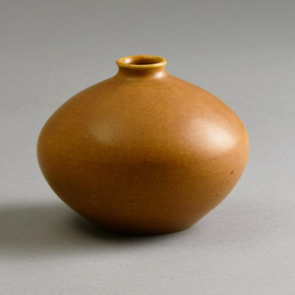 Erich and Ingrid Triller for Tobo vase with pale brown glaze E7111 - Freeforms