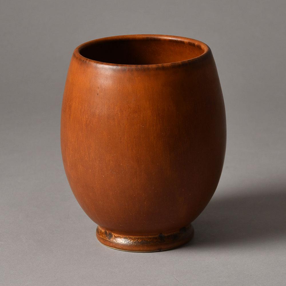 Erich and Ingrid Triller for Tobo vase with reddish brown glaze G9338 - Freeforms