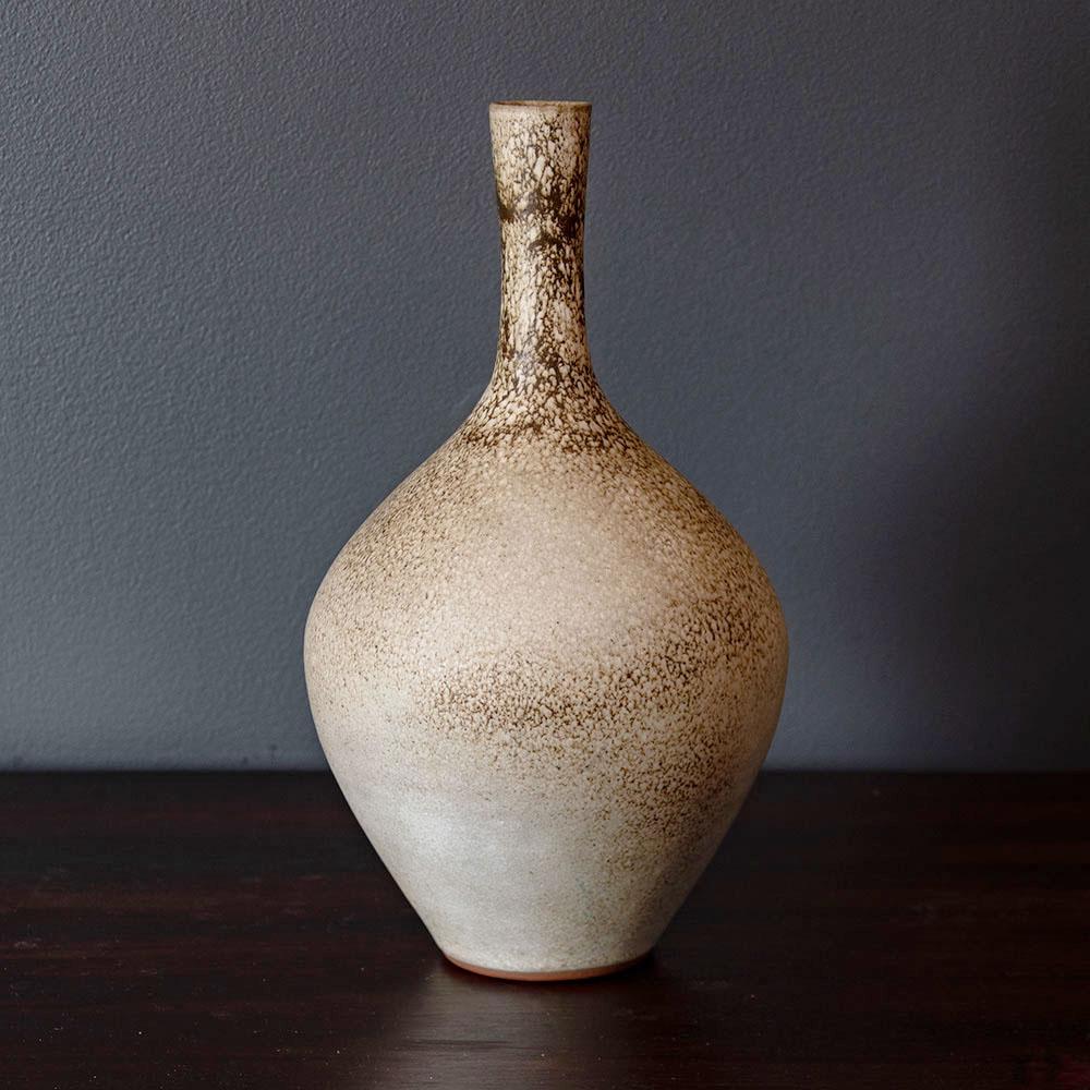 Görge Hohlt, Germany, unique stoneware vase with oatmeal colored glaze G9305 - Freeforms