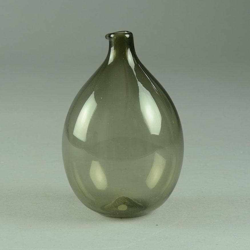 Gray i-glass decanter by Timo Sarpaneva N9542 - Freeforms