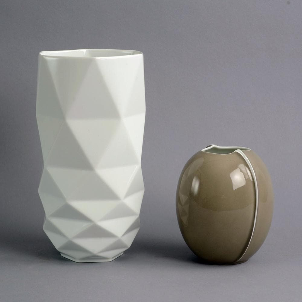 Gray porcelain vase by Elisabeth Pott-Bischofberger for Hutschenreuther B3875 - Freeforms