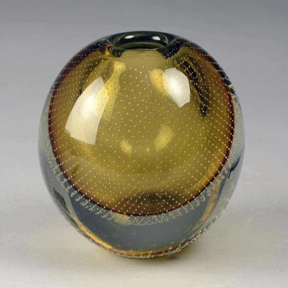 Gunnel Nyman for Nuutäjarvi-Nottsjö Glass "Huntu" vase B3196 - Freeforms