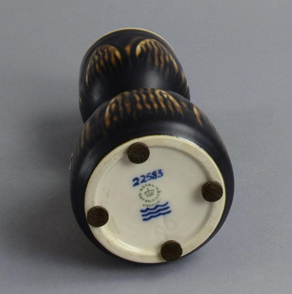 Hourglass shaped vase by Gerd Bogelund N2462 - Freeforms