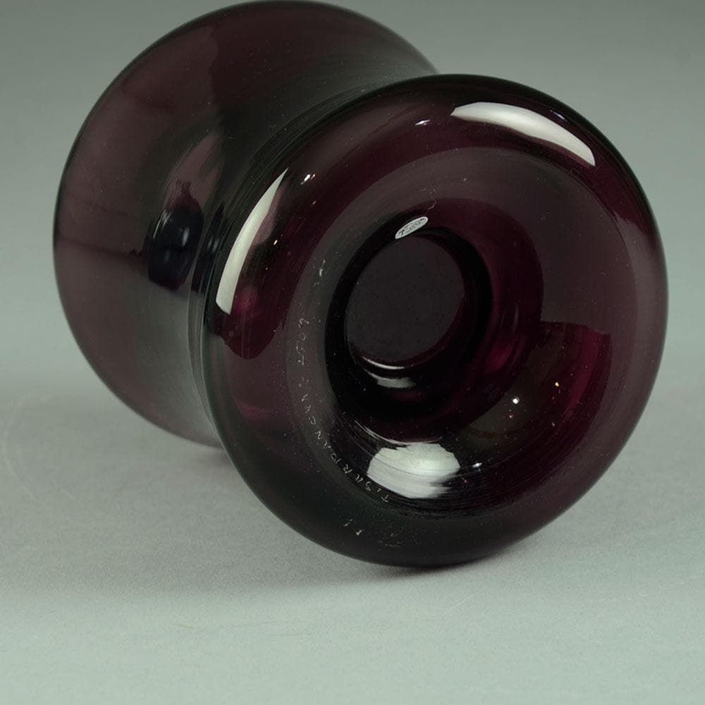 i-glass decanter in purple by Timo Sarpaneva A2011 - Freeforms