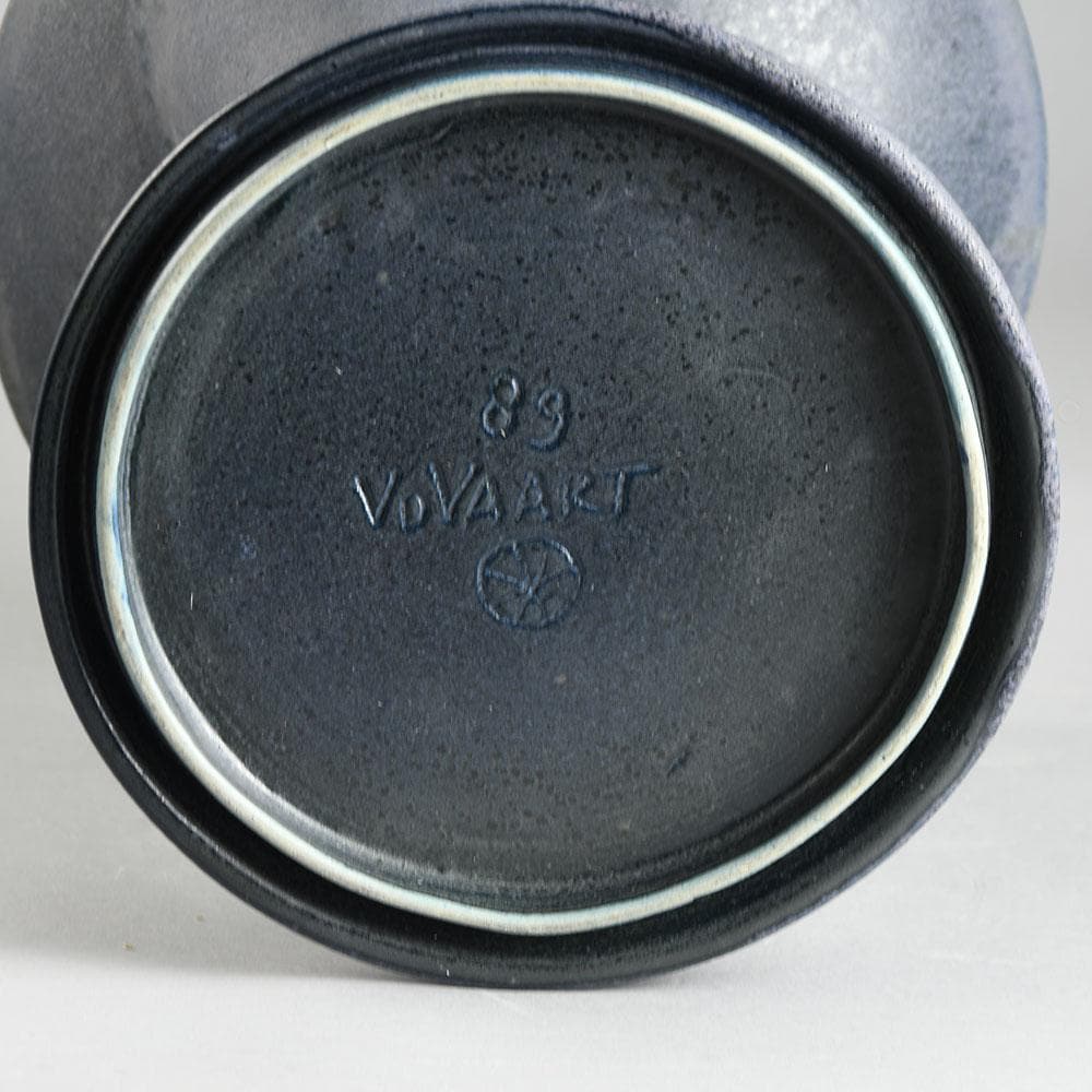 Jan van der Vaart, Netherlands, stoneware vase with gray glaze E7266 - Freeforms