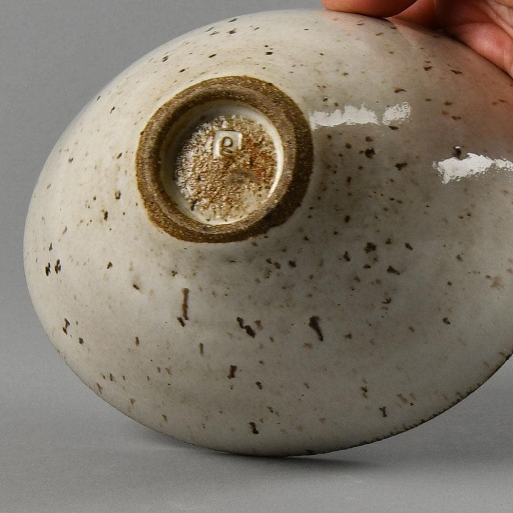 Lucie Rie, UK, unique stoneware bowl with glossy oatmeal glaze F8300 - Freeforms