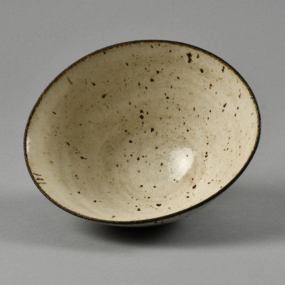 Lucie Rie, UK, unique stoneware bowl with glossy oatmeal glaze F8300 - Freeforms