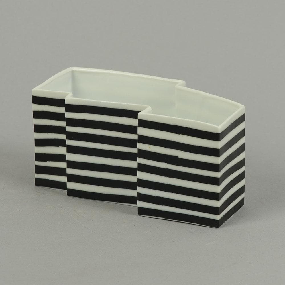 Porcelain sculptural bowl by Bodil Manz C5285 - Freeforms