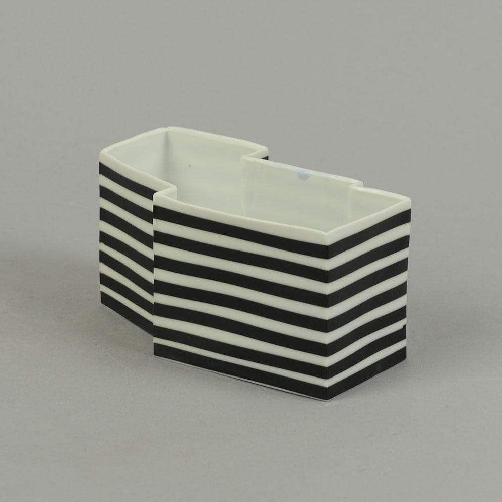 Porcelain sculptural bowl by Bodil Manz C5285 - Freeforms