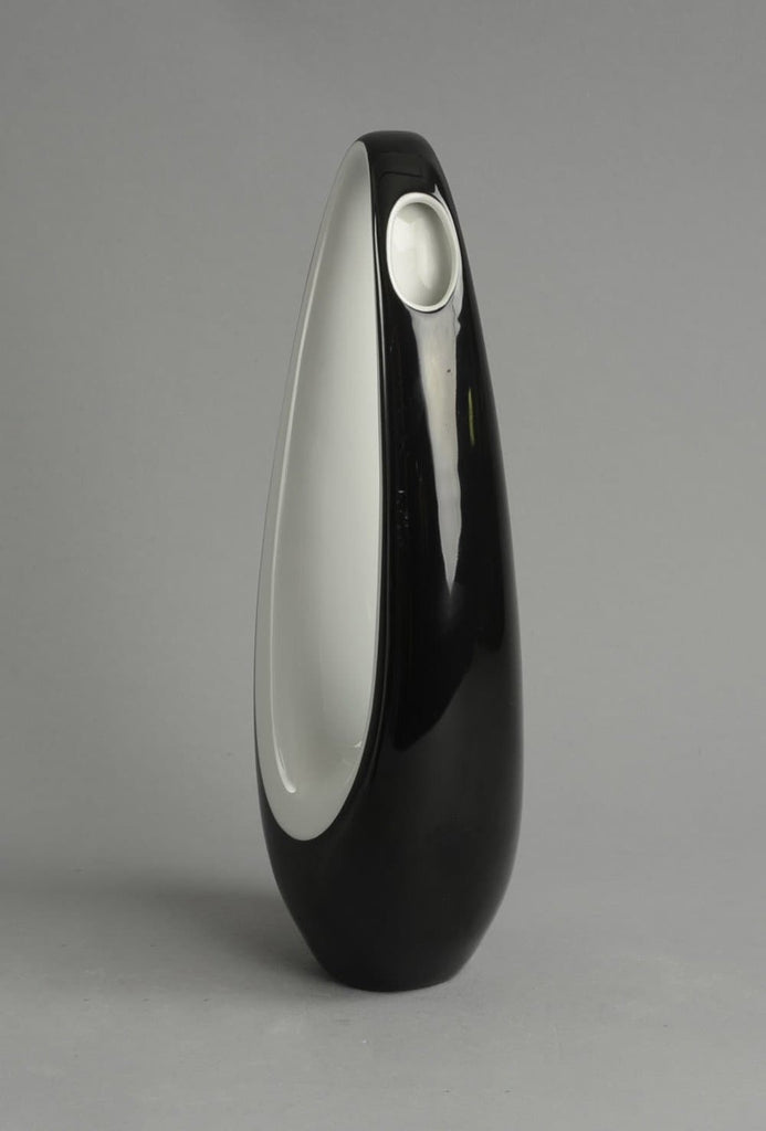 Porcelain sculptural vase with black and white glaze by Beate Kuhn B3699 - Freeforms
