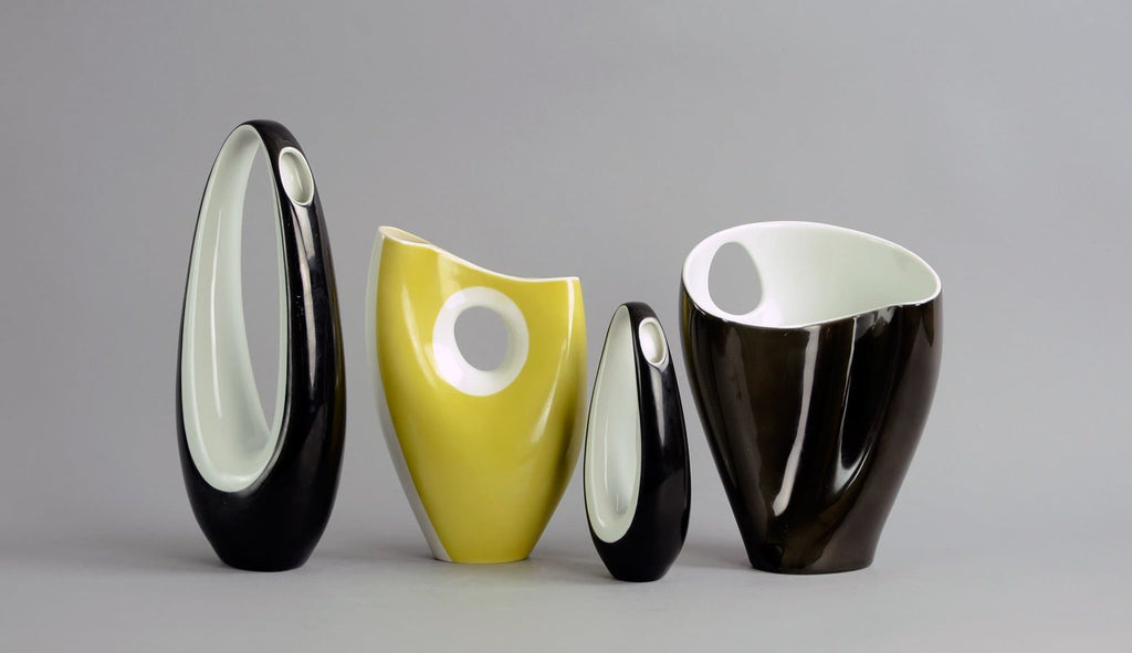 Porcelain sculptural vase with black and white glaze by Beate Kuhn B3699 - Freeforms