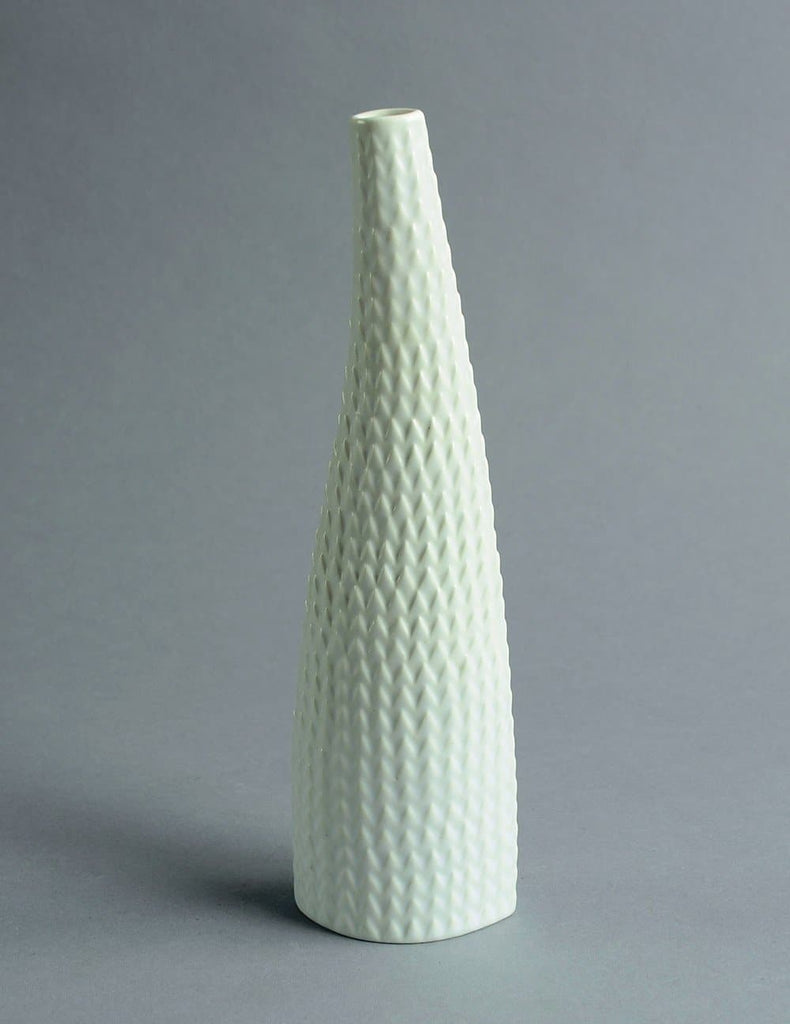 "Reptil" vase (small) with matte white glaze by Stig Lindberg N9214 - Freeforms