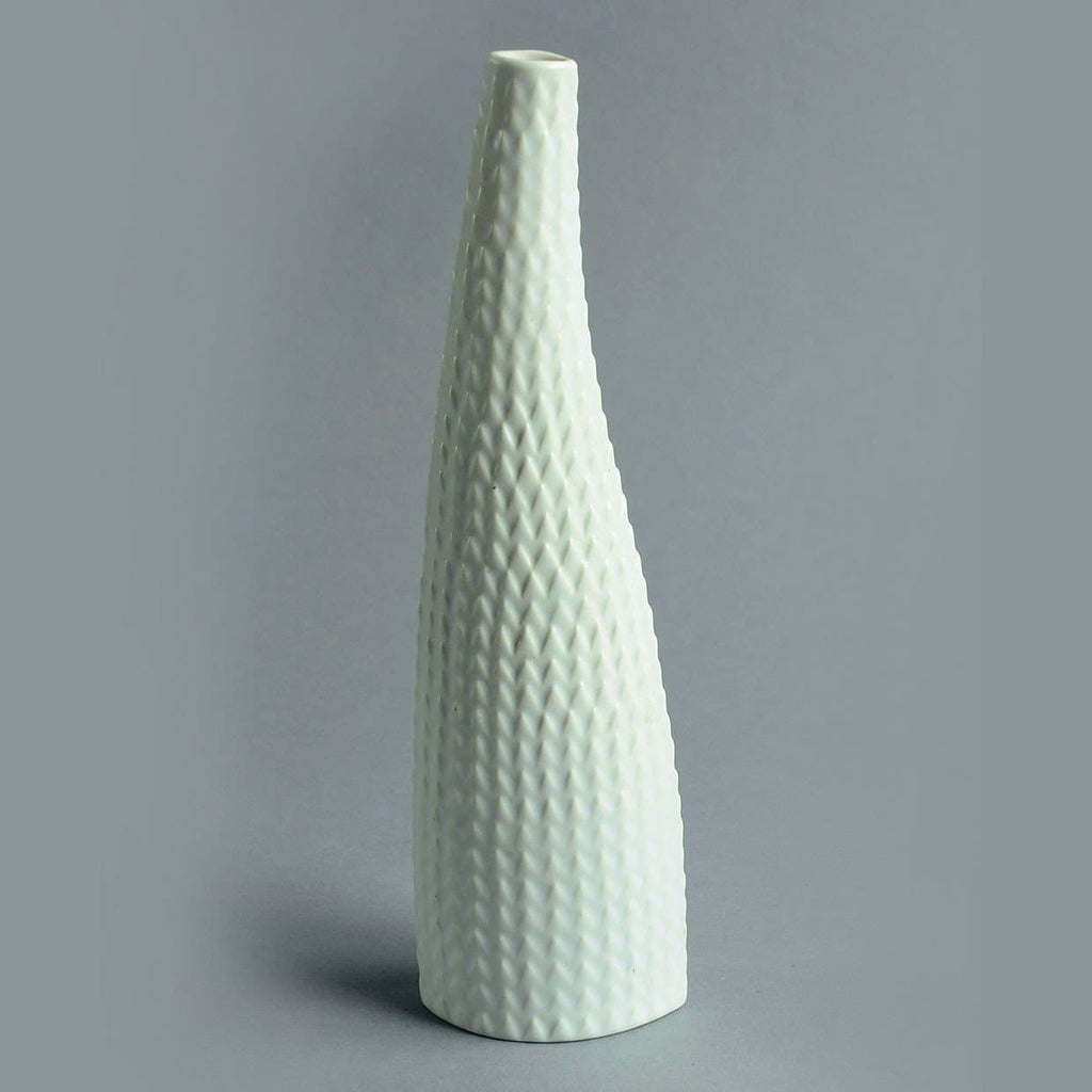 "Reptil" vase (small) with matte white glaze by Stig Lindberg N9214 - Freeforms