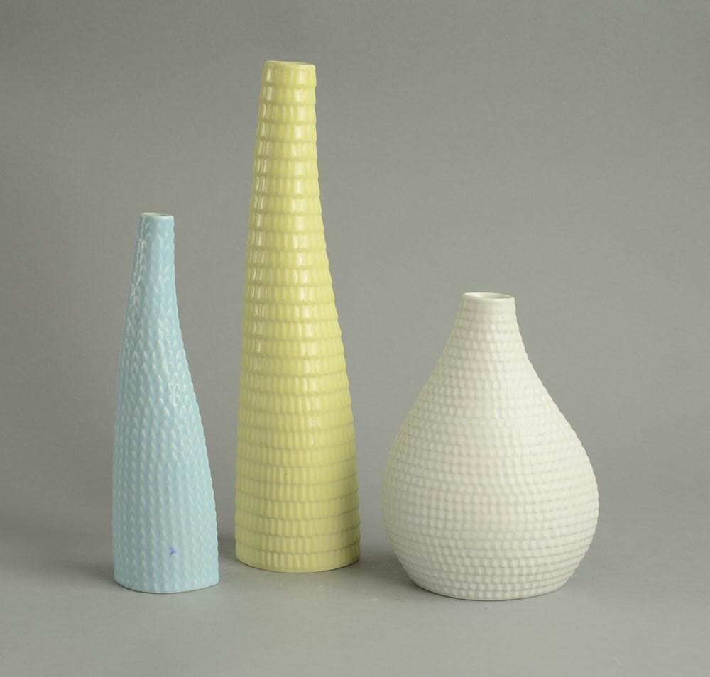 Short "Reptil" vase with pale blue glaze by Stig Lindberg B3323 - Freeforms