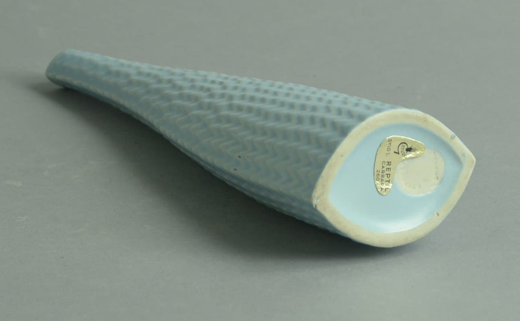 Short "Reptil" vase with pale blue glaze by Stig Lindberg B3323 - Freeforms