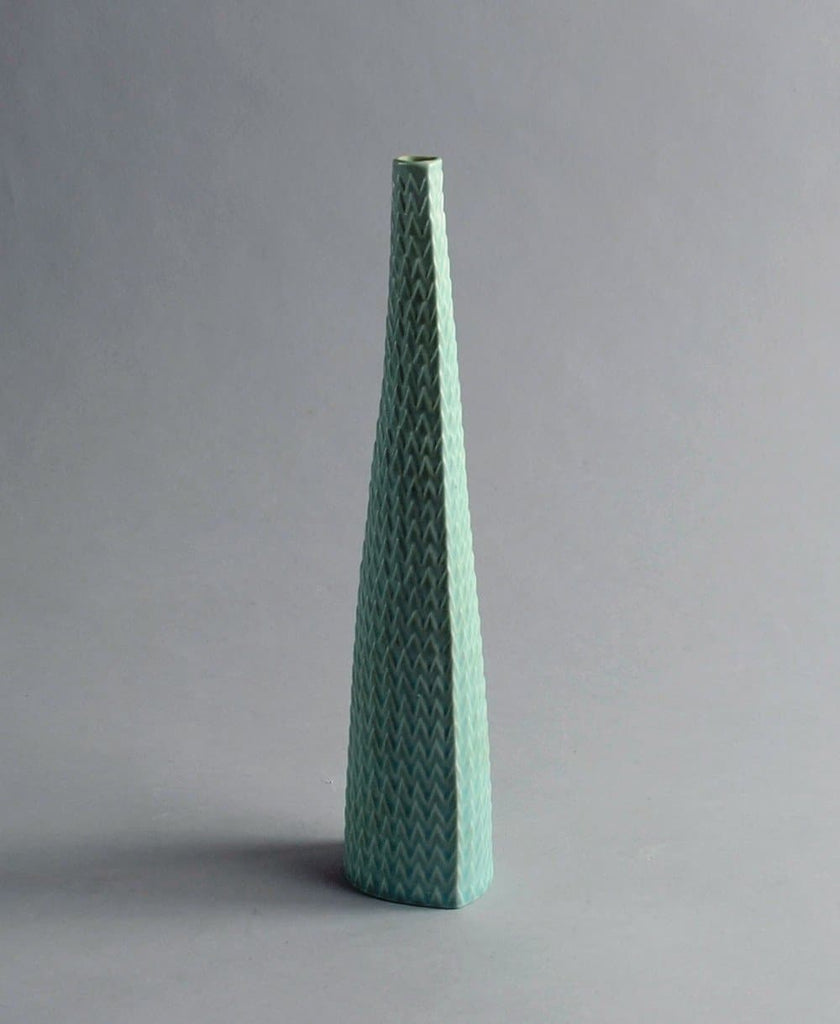 Short "Reptil" vase with pale green glaze by Stig Lindberg B3125 - Freeforms