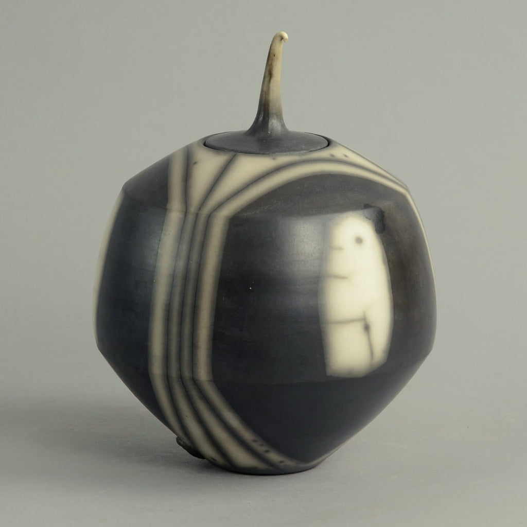 Smoke fired jar by Tim Andrews C5255 - Freeforms