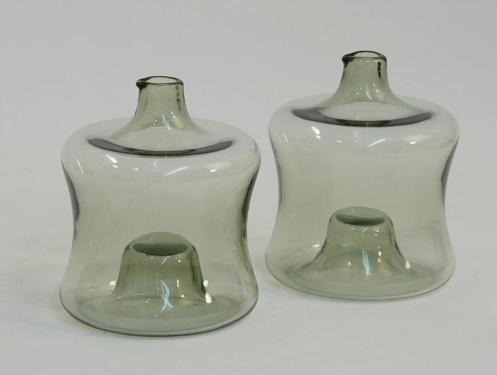 Stacking i-glass decanters in gray by Timo Sarpaneva for Iittala N8040 and N8039 - Freeforms