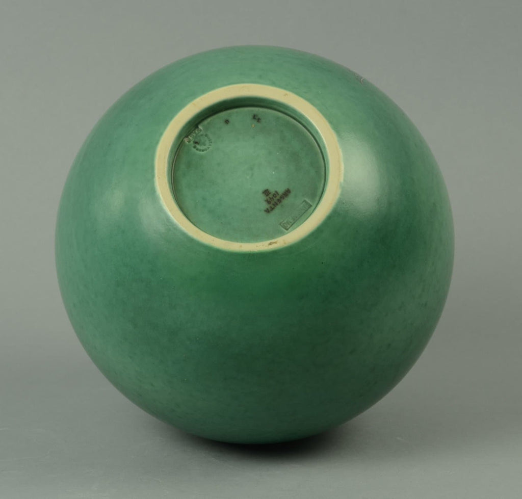 Stoneware "Argenta" vase with matte green glaze by Wilhelm Kage N9850 - Freeforms